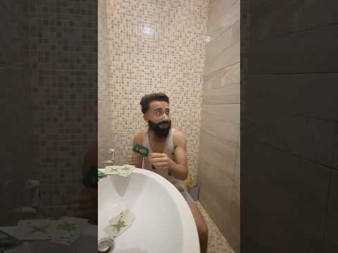 امي لما يجيها ضيوف وانا بالحمام #shorts