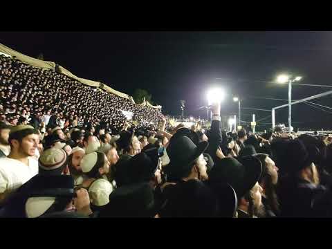 10's of thousands of hasidic Jews jumping with joy, lag b'oimer meron
