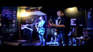 Tributo a Revólver. Molly Huelva. Dos por dos "cover"