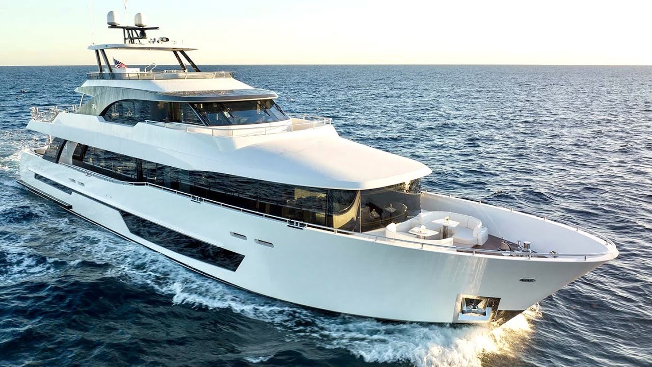 Superyacht Tour: Ocean Alexander 37 Legend