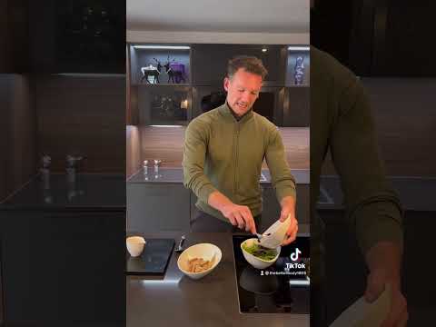 QUICK AND HEALTHY MACKEREL AND BEETROOT SALAD - HIGH IN PROTEIN - 450 CALORIES