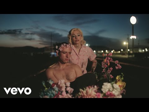 Estoy Llorando De Tanta Belleza - Mon Laferte