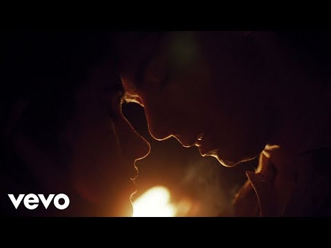 Alfred García - Llamas en el cielo