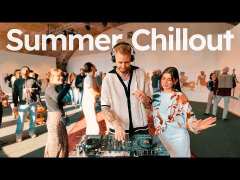 Chill Alternative House Mix in an Art Gallery | Groovy Vibes for Creative Work