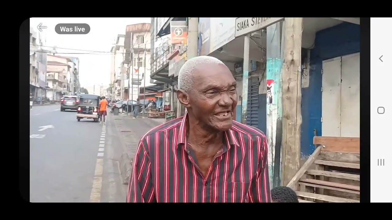 SIERRA LEONE POLICE CLEANING EXERCISE FREETOWN SIERRA LEONE. 