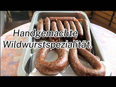 Delikate handgemachte Wildknacker-Salami genießen!