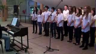 preview picture of video 'Choeur Lycéen - Chorale - Creil - Medley Queen'