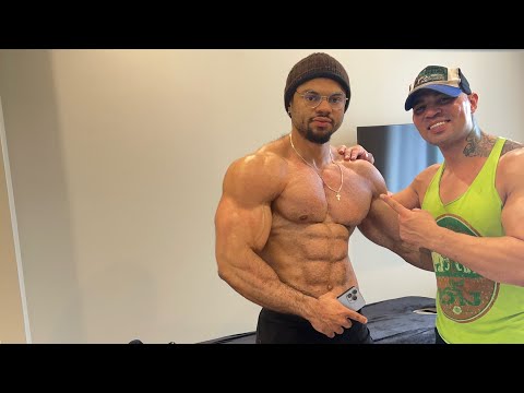 Physio time ! This hurts more than lifting weights 😂