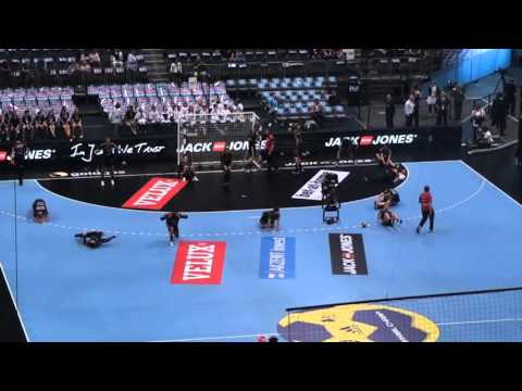 Rhein-Neckar Lowen- F.C Barcelona Borges (Προθέρμανση).MPG