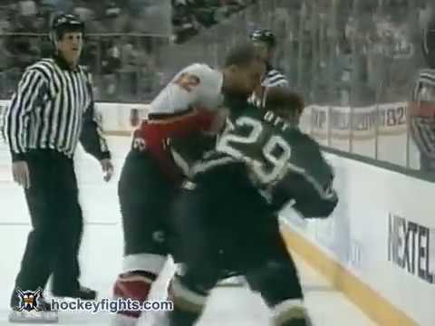 Jarome Iginla vs Steve Ott