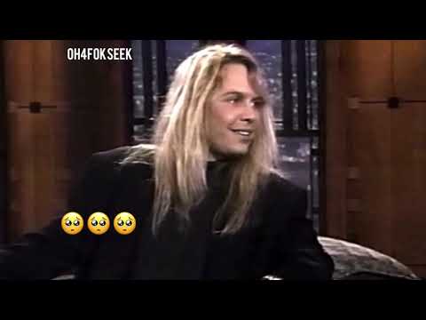 Vince Neil being adorable for 6 minutes straight