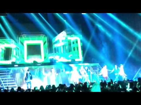 Shinee World V in Los Angeles LA- Shinee Ring Ding Dong