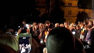 Kleiner Fan spielt An Angel