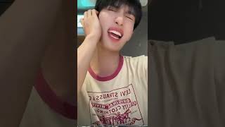 Download lagu dokyeom singing leftover (wonwoo) #seventeen #dokyeom #wonwoo #kpop #svt #shorts mp3