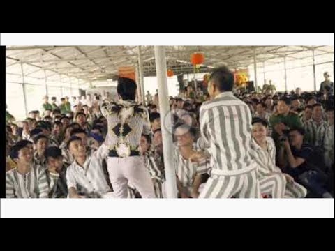 >5:35Khá Bảnh Trong tù vẫn tổ chức cho ae trong trại những điệu nhảy vinahouse huyền thoại. 2,875,430 views Apr 8, 2019 Khá Bảnh làm náo loạn …YouTube · Cu Thóc – Gia Đình Phú Lê · Apr 8, 2019’><span>▶</span></a></p>
<hr>
</div><!-- .post-content -->
<div class="the-post-foot cf">
<div class="tag-share cf">
<div class="post-share">
<div class="post-share-icons cf">
<span class="counters">
<a href="#" class="likes-count tsi tsi-heart-o" data-id="3216" title=""><span class="number">0</span></a>
</span>
<a href="https://www.facebook.com/sharer.php?u=https%3A%2F%2Fkhabanh.me%2Fkha-banh-quay-trong-tu%2F" class="link facebook" target="_blank" title="Share on Facebook"><i class="tsi tsi-facebook"></i></a>
<a href="https://twitter.com/intent/tweet?url=https%3A%2F%2Fkhabanh.me%2Fkha-banh-quay-trong-tu%2F&text=kh%C3%A1%20b%E1%BA%A3nh%20qu%E1%BA%A9y%20trong%20t%C3%B9" class="link twitter" target="_blank" title="Share on Twitter"><i class="tsi tsi-twitter"></i></a>
<a href="https://pinterest.com/pin/create/button/?url=https%3A%2F%2Fkhabanh.me%2Fkha-banh-quay-trong-tu%2F&media=&description=kh%C3%A1%20b%E1%BA%A3nh%20qu%E1%BA%A9y%20trong%20t%C3%B9" class="link pinterest" target="_blank" title="Pinterest"><i class="tsi tsi-pinterest-p"></i></a>
<a href="mailto:?subject=kh%C3%A1%20b%E1%BA%A3nh%20qu%E1%BA%A9y%20trong%20t%C3%B9&body=https%3A%2F%2Fkhabanh.me%2Fkha-banh-quay-trong-tu%2F" class="link email" target="_blank" title="Email"><i class="tsi tsi-envelope-o"></i></a>
</div>
</div>
</div>
</div>
<div class="author-box">
<div class="image"><img alt=