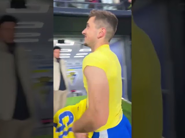 Vídeo relacionado con LINFORMAL Cojín Personalizado Fútbol - Diseño Doble Cara con Relleno Incluido - Regalo Original Aficionados del Fútbol - Regalo Camiseta Equipo Fútbol - Cadiz 40x40