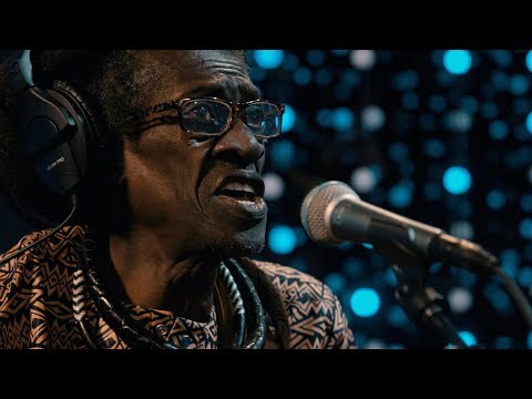 Cheikh Lô - Guiss Guiss (Live on KEXP)