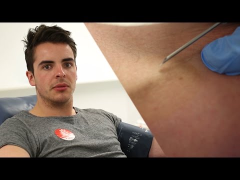 人們第一次捐血 (People Give Blood For The First Time)