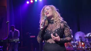 Los Van Van - Este Amor Que Se Muere - Vanessa Formell HABANA CAFE Cuba  22 Abril 2017