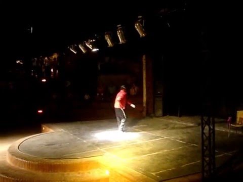 Отель Dessole Pyramisa Sharm El Sheikh 5* Египет. Сотрудник анимации танцует как Майкл Джексон