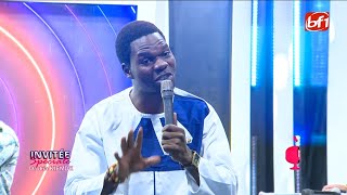 Télé S'amuz : le slameur  Eric séduit le public par la maîtrise et la délicatesse du slam en mooré