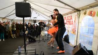 Sexy Couple Dancing to Anand Bhatt Mi Corazon Insiste SALSA at Plaza Latina
