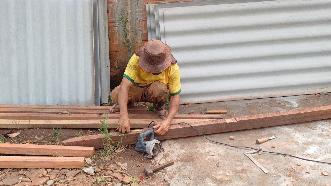 Preparando a madeira do telhado