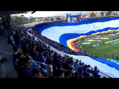 "Recibimiento Monumental De La Hinchada De Millonarios... Bandera Mas Grande Del Mundo (03/05/2014)" Barra: Comandos Azules &bull; Club: Millonarios