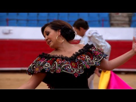 Aida Cuevas - Y con todo y mi tristeza (Video Oficial HD)