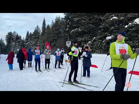 В Ревде День зимних видов спорта труженики СУМЗа отметили на лыжне — идёт заводская Спартакиада