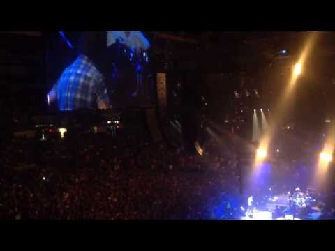 Eddie Vedder discussing run-in w/Boston police years ago.