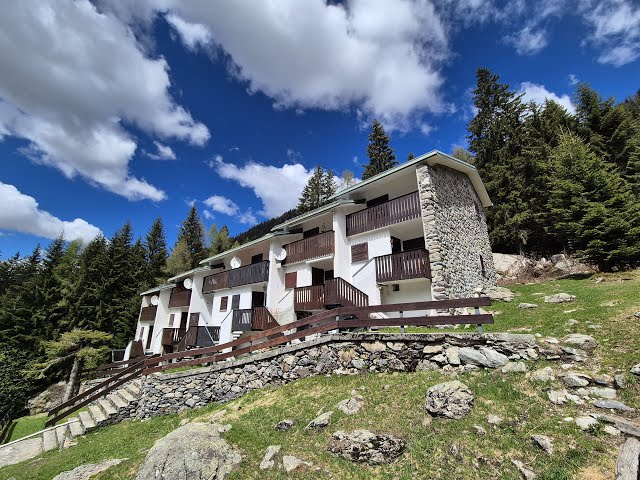 IN VALGEROLA, GRAZIOSA VILLETTACON VISTA PANORAMICA