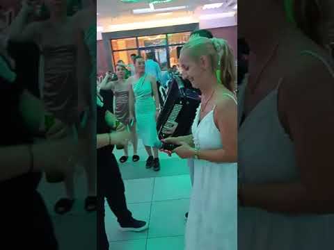 Dusica Stevanovic i Orkestar Predraga Simica Orlovi - Cuvam ovce kraj zelene Jove