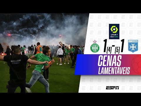 SAINT-ÉTIENNE É REBAIXADO, TORCIDA INVADE CAMPO E ATIRA SINALIZADORES NOS JOGADORES; VEJA TUDO