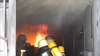 preview picture of video 'Feuerwehr Flashover Container Wemding HD'