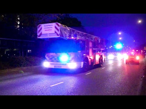 Brandweer Colonne met Spoed onderweg in Heemskerk voor het Jubileum