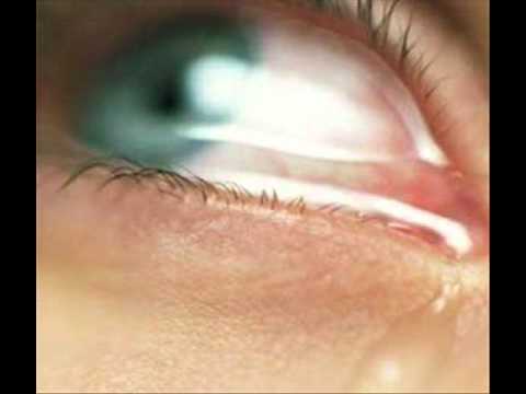 Laanie ft Mica - Van binnen is ze stil