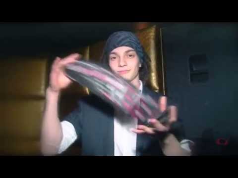 Close Up Magician - Oliver Parker video.