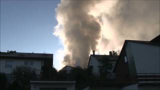 preview picture of video 'Verletzte bei Brand in Wohnhaus -- Feuer greift auf Stromleitung über -- Grossbottwar 31.10.2013'