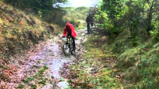 preview picture of video 'Bacau, Magura pe ploaie cu bicicleta.mp4'