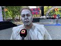 Frans Bauer staat op tegen kanker, verkleed als Antoni van Leeuwenhoek.