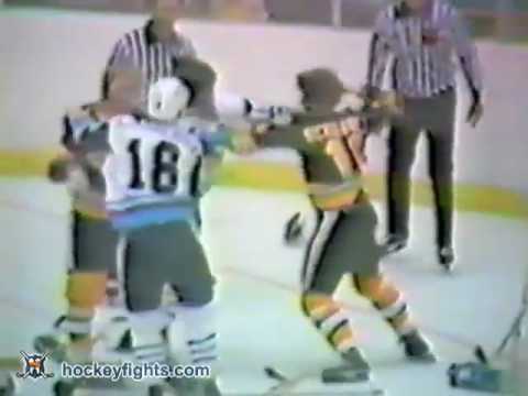 Bobby Schmautz vs Dale Tallon