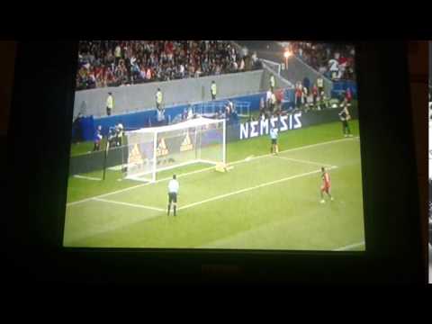 Claudio Bravo saves Nani's penalty and sends Chile to Confederation cup Final!!