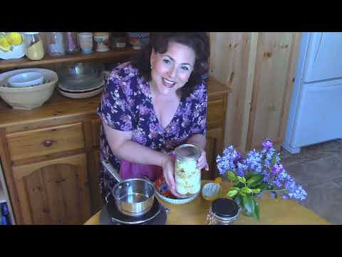 HOW TO MAKE PICKLED EGGS! SO EASY!