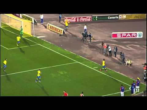 Primer gol de Araujo en liga con la UD