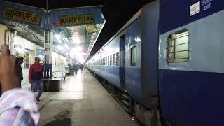 preview picture of video '12167 LTT Manduadih SF Exp Arrive Manikpur'