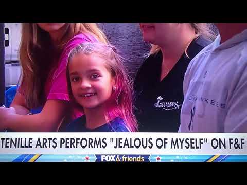 Tenille Arts Performs live 🎤🎼🎸￼