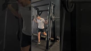 SENTADILLA BÚLGARA EN MULTIPOWER CUÁDRICEPS