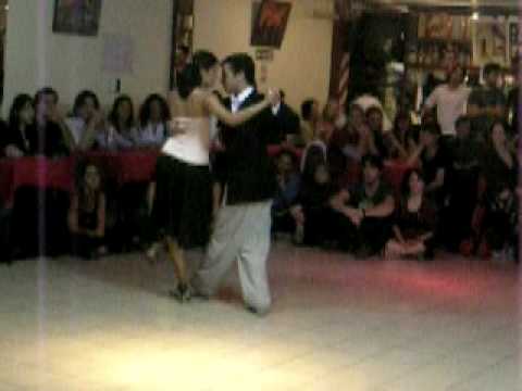  Roxana Suarez  and  Sebastian Achaval  are  dancing  to  the  tango  "  El Abrojo  "