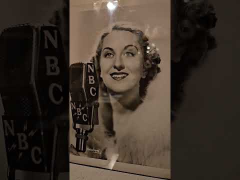 Vivian Della Chiesa sings Shubert "Ave Maria"